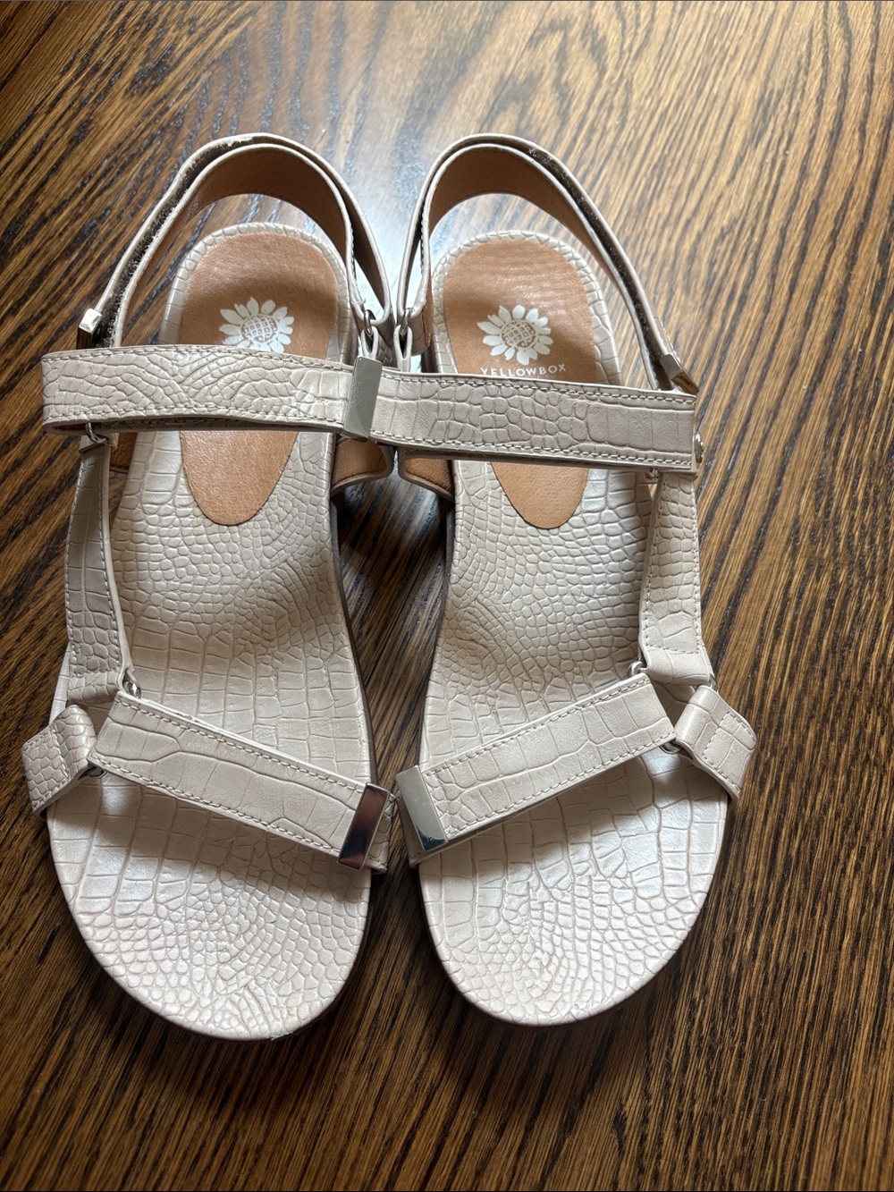 Yellow Box Weston Vegan Faux Leather Cream velcro Strappy Sandals. 8.5 M.